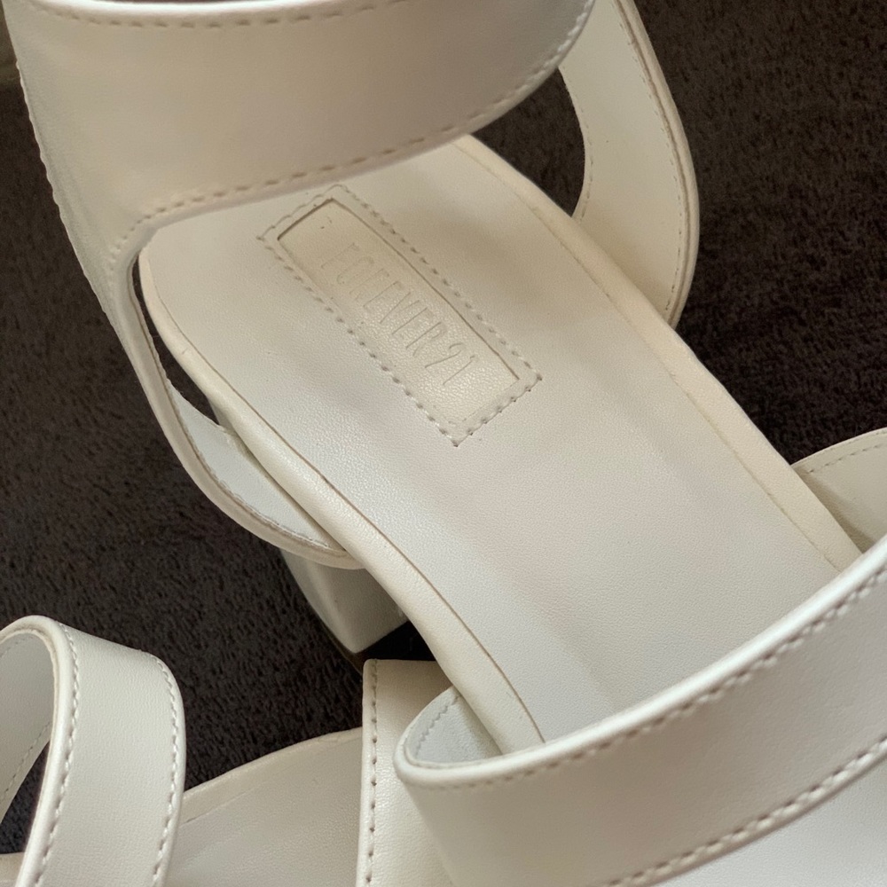 NEW White Forever 21 Sandal Size 7 no flaws - Picture 7 of 10